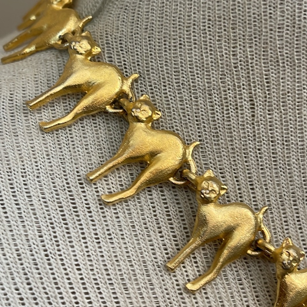 Vintage Gold-tone Sculptural Judith Woracek Mullen Cat Link Statement Necklace - Picture 9 of 17